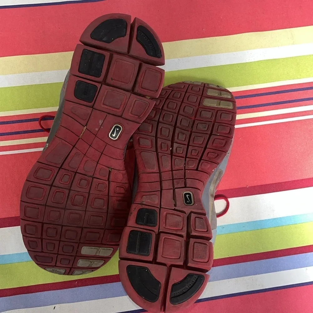 MEN’S 10.5 NIKE FREE RUN 5.0 SHOES